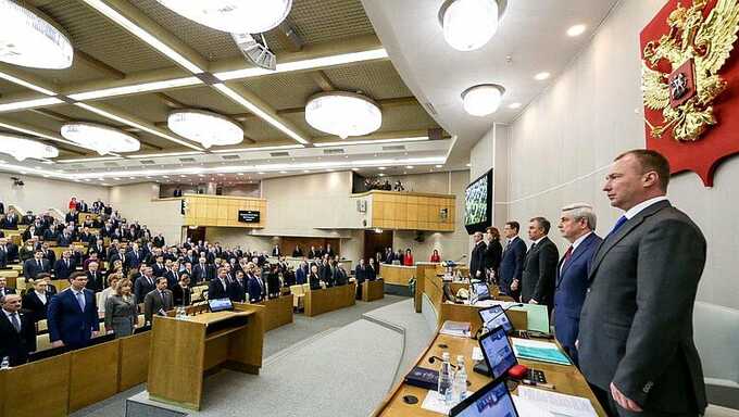 Уже почти год Госдума принимает законы без кворума