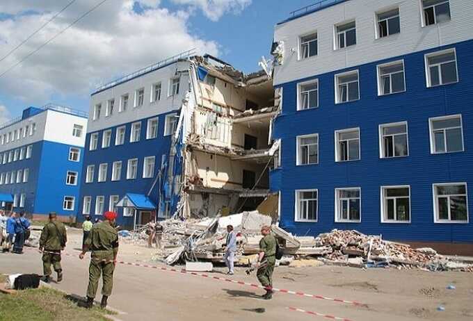 Минобороны просит снести казарму в Омске, где погибли 24 десантника. Это главная улика