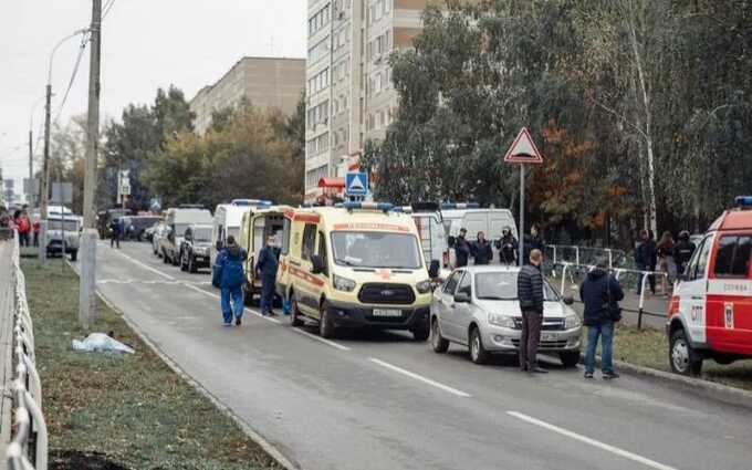 Напавший на школу в Ижевске Артём Казанцев стрелял по закрытым дверям, чтобы проверить есть ли кто внутри