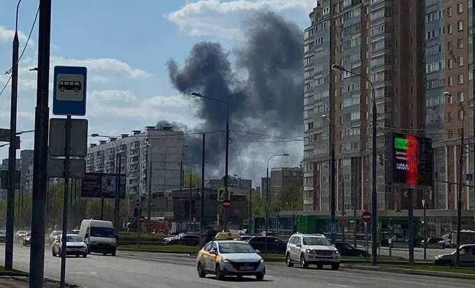 На западе Москвы пожар на стройке