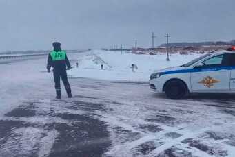 Шокирующее происшествие в Сургуте: похоронщики тащат труп по асфальту перед глазами жителей