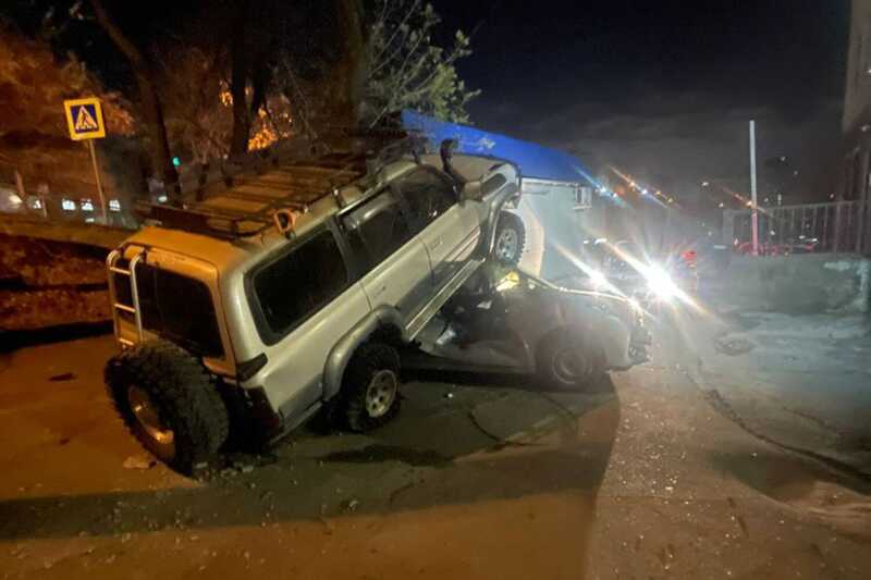 В Магадане произошел транспортный коллапс из-за мощного циклона