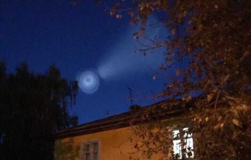 В небе над Казанью заметили светящийся объект