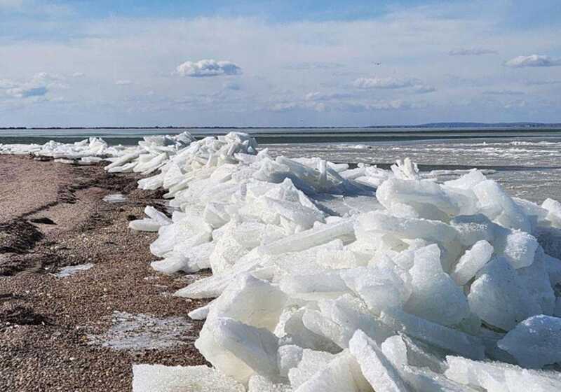 Ледяные глыбы образовались в прибрежных районах Анапы