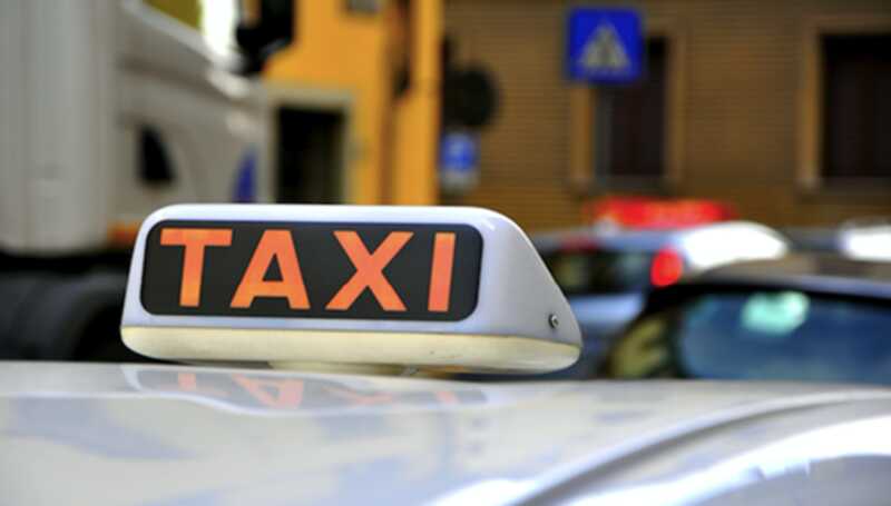 В Санкт-Петербурге подвыпивший пассажир угрожал водителю такси применением насилия