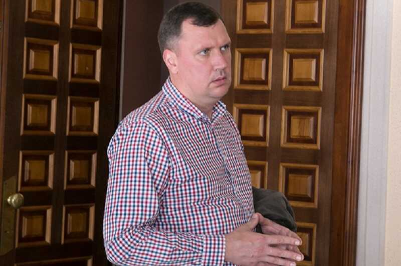 Депутат «Единой России» демонтировал детскую площадку, установленную его оппонентом, после выборов