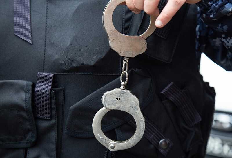 В Санкт-Петербурге мигрант напал на рабочих с кувалдой из-за шума в их квартире