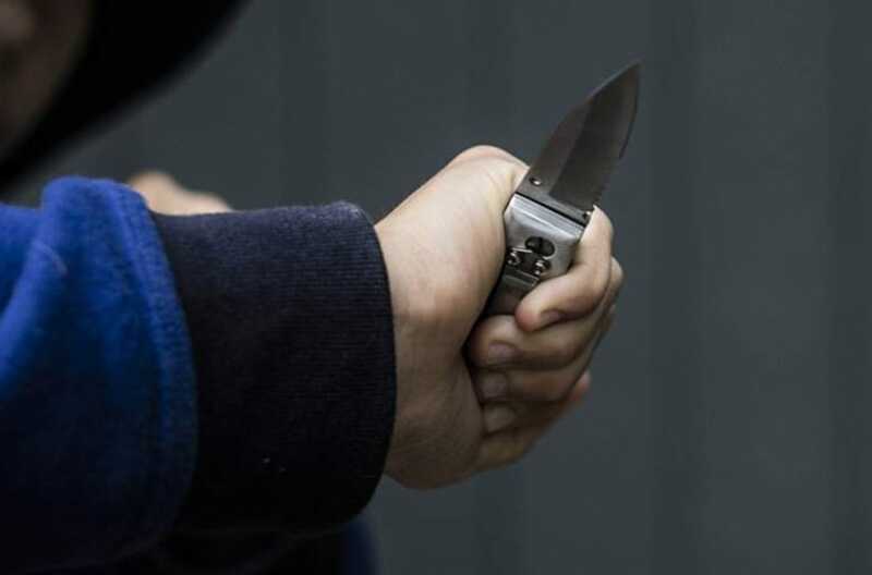 В Иркутской области подросток совершил нападение на своих друзей с ножом и поджёг дом