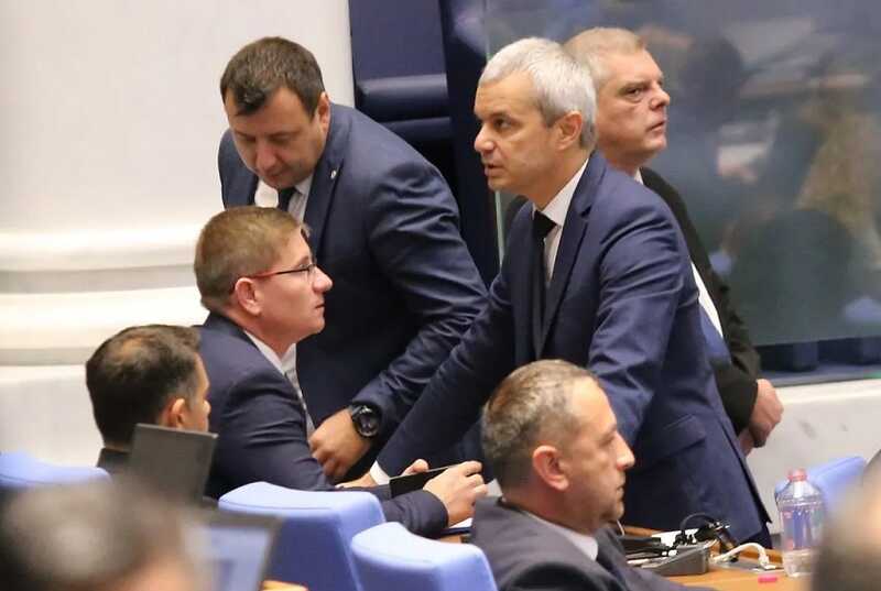 В болгарском парламенте возникла драка из-за присоединения к еврозоне
